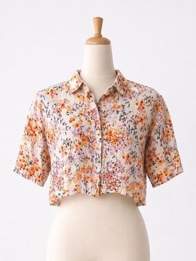 H&M Cropped Floral Button-Down Shirt in Cream, Orange, Pink